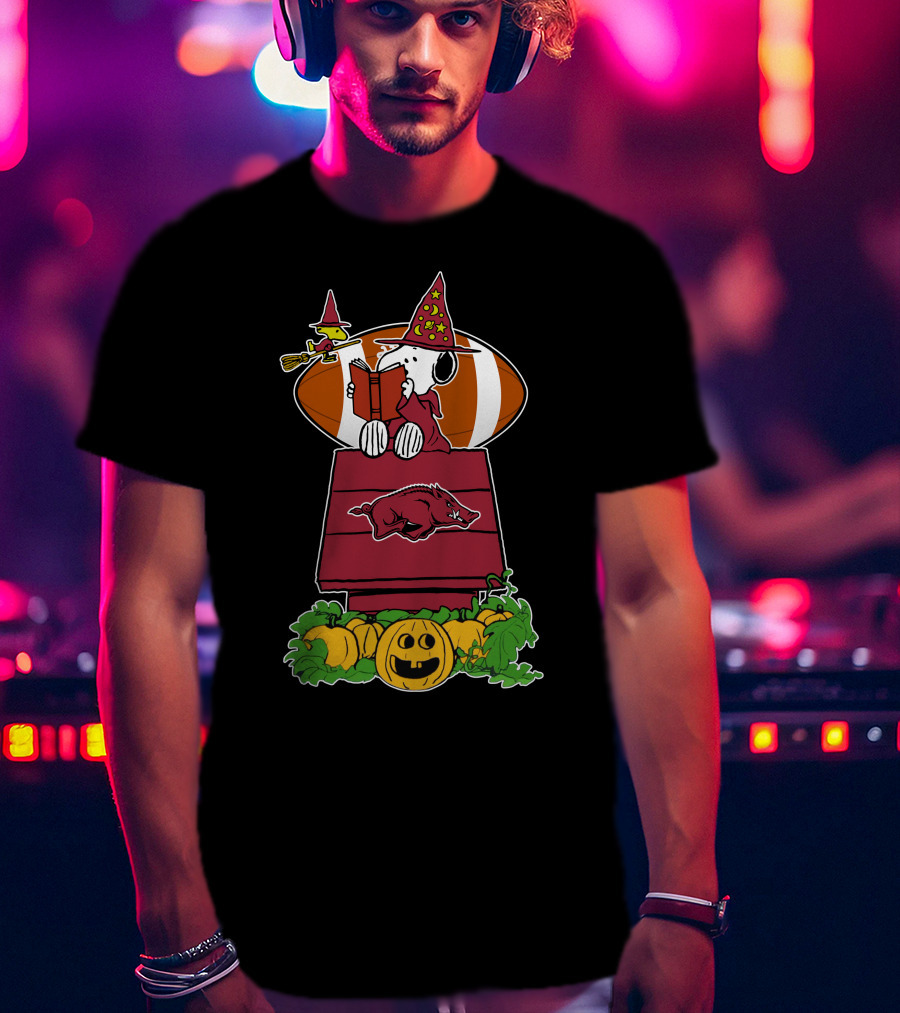 Arkansas Razorbacks Snoopy Halloween Woodstock Witch Pumpkin Football House T-Shirt