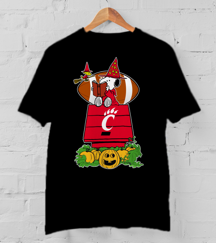 Cincinnati Bearcats Snoopy Halloween Peanuts Pumpkin Football T-Shirt