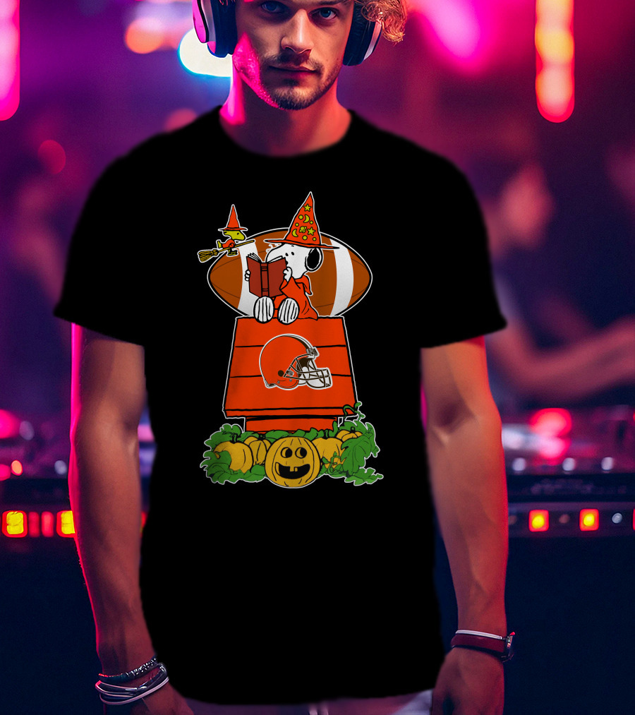 Cleveland Browns Halloween Snoopy Pumpkin Football Scene T-Shirt