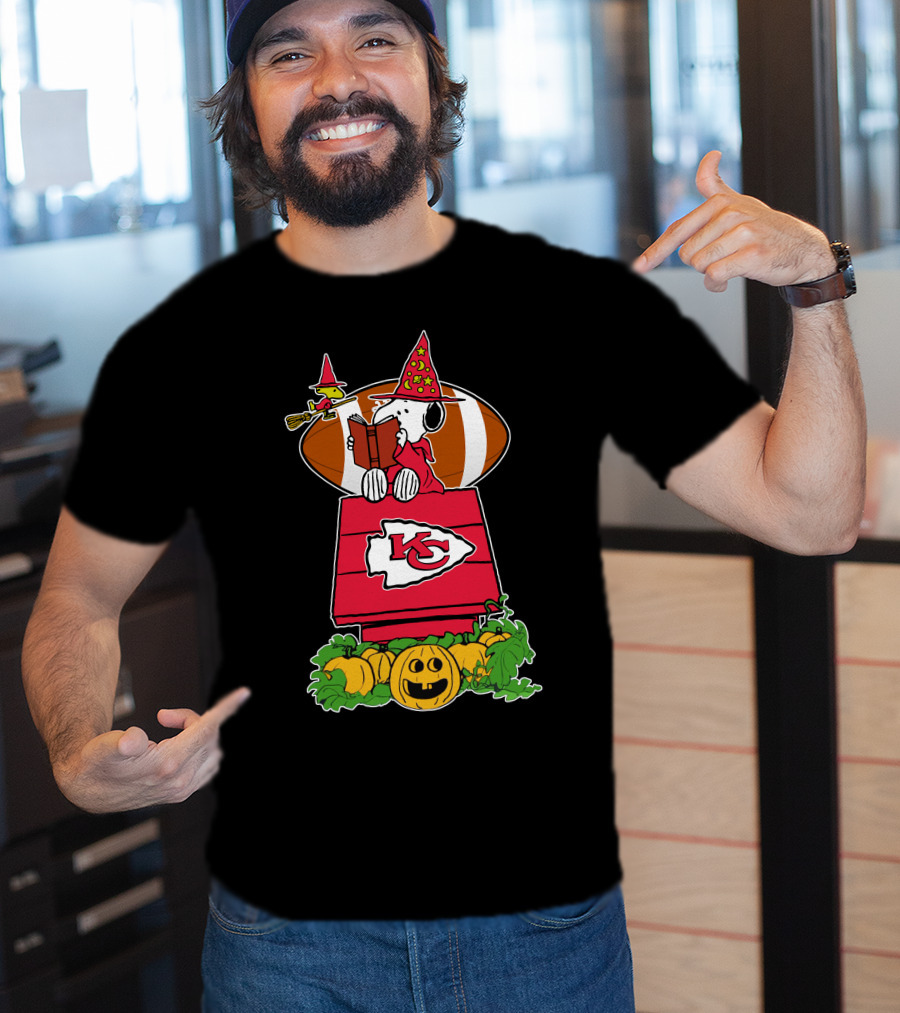 Kansas City Chiefs Snoopy Halloween Witch With Football And Pumpkins T-Shirt