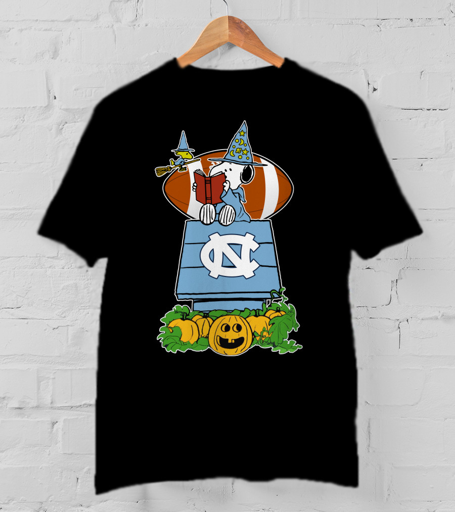 North Carolina Tar Heels Snoopy Halloween Pumpkin Wizard Football T-Shirt