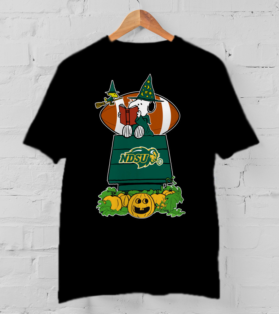 Ndsu Bison Snoopy Halloween Witch Hat Pumpkin Football Scene T-Shirt