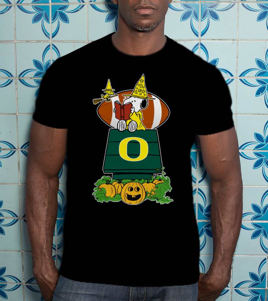 Snoopy Halloween Oregon Ducks Football Pumpkin House T-Shirt