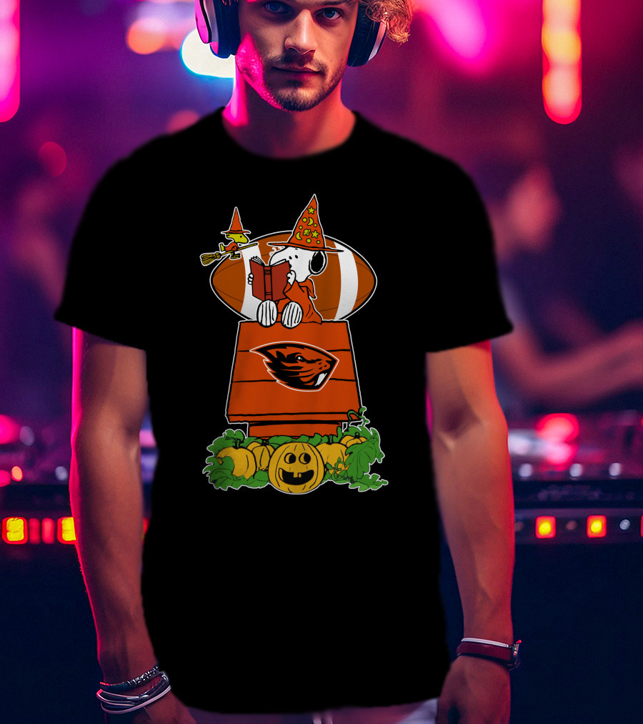 Oregon State Beavers Snoopy Halloween Peanuts Woodstock Football Pumpkin T-Shirt