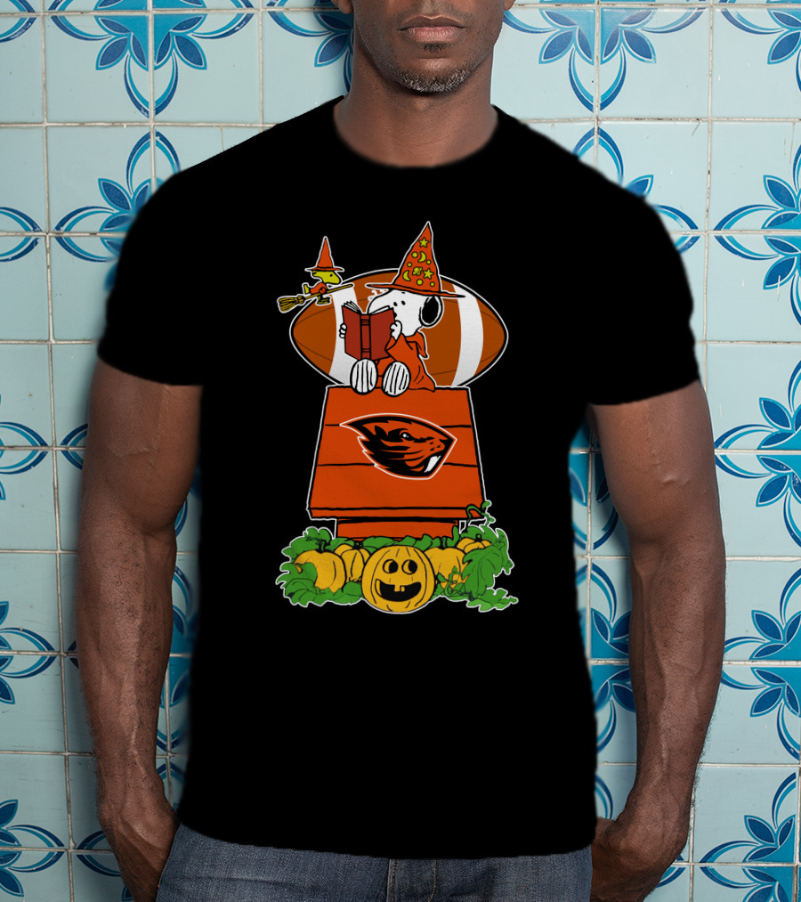 Oregon State Beavers Snoopy Halloween Peanuts Woodstock Football Pumpkin T-Shirt