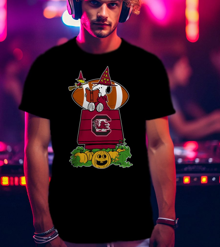 South Carolina Gamecocks Snoopy Halloween Pumpkin Woodstock Football Scene T-Shirt