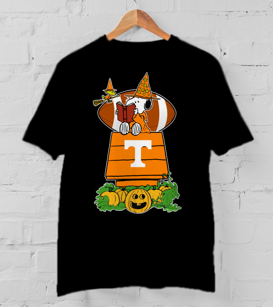 Tennessee Volunteers Snoopy Halloween Football Peanuts Pumpkin Woodstock T-Shirt
