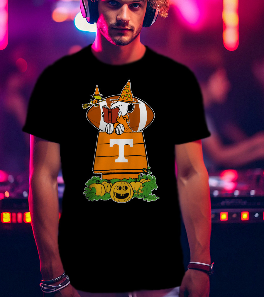 Tennessee Volunteers Snoopy Halloween Football Peanuts Pumpkin Woodstock T-Shirt