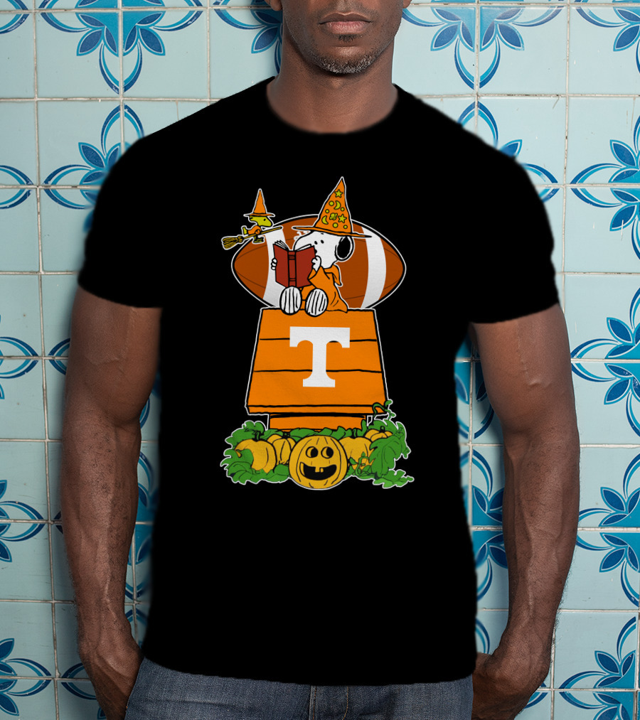 Tennessee Volunteers Snoopy Halloween Football Peanuts Pumpkin Woodstock T-Shirt