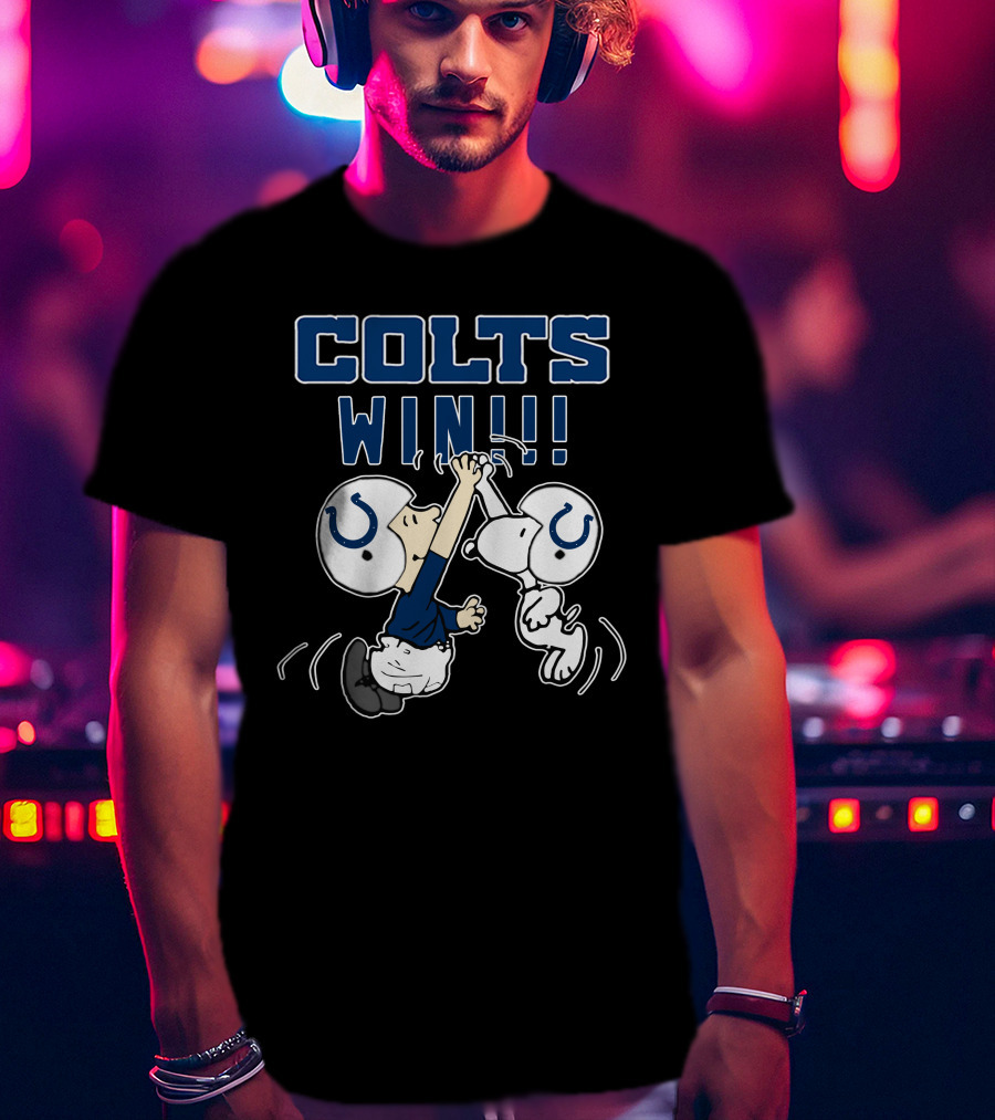 Colts Win High Five Peanuts Characters Helmets T-Shirt