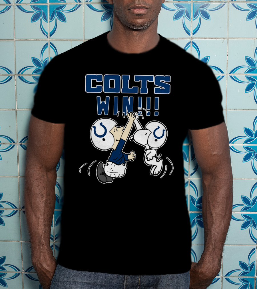 Colts Win High Five Peanuts Characters Helmets T-Shirt