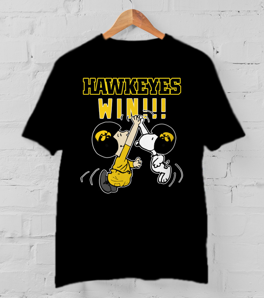 Hawkeyes Win High-Five Peanuts Characters With Iowa Helmets T-Shirt