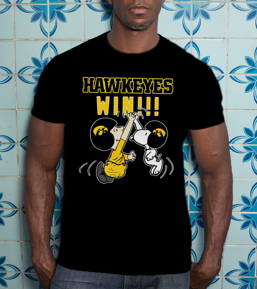 Hawkeyes Win High-Five Peanuts Characters With Iowa Helmets T-Shirt