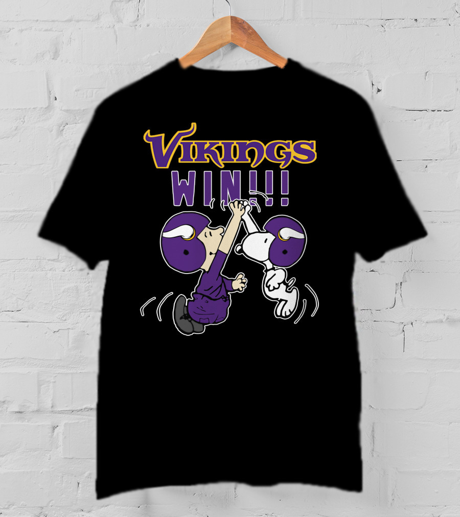 Vikings Win Peanuts High Five Celebration T-Shirt
