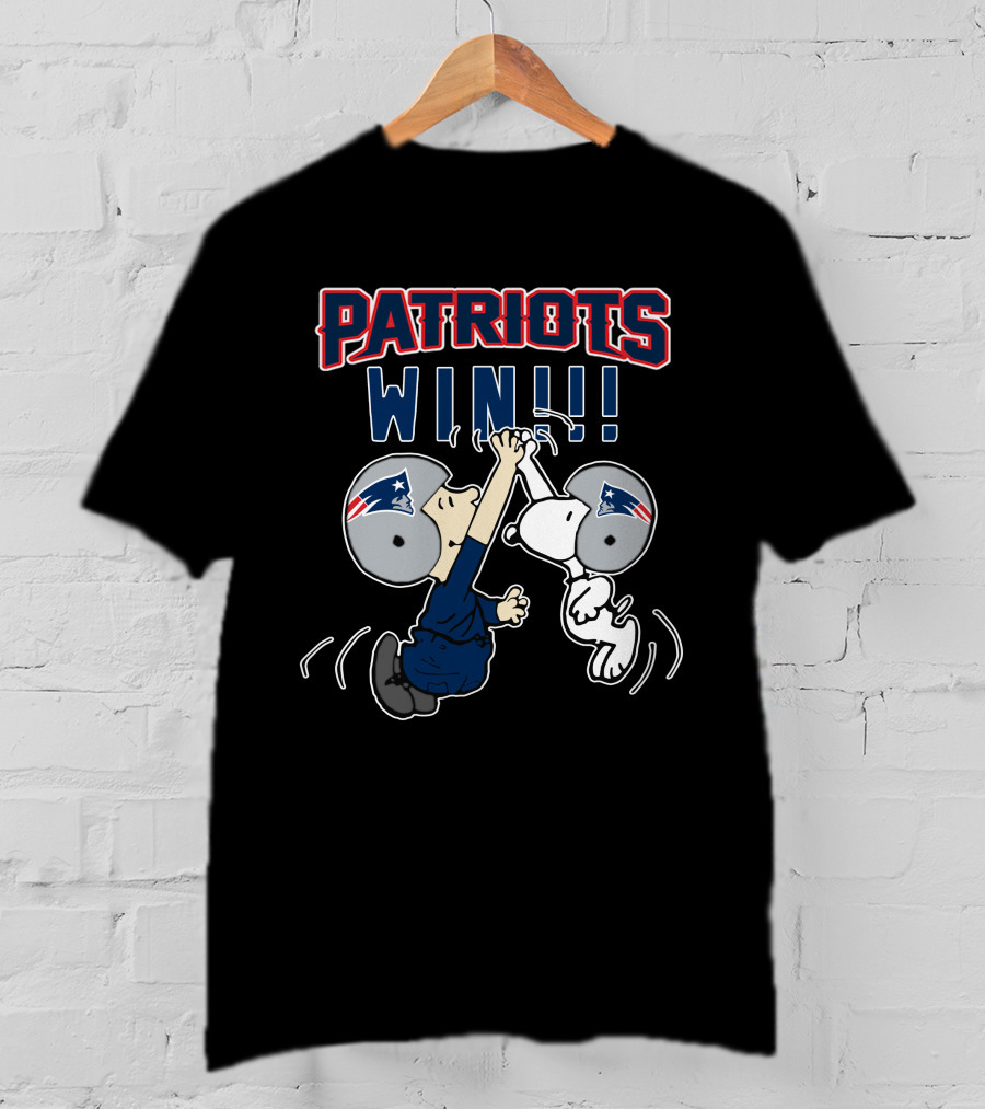 Patriots Win Snoopy High-Five Celebration T-Shirt