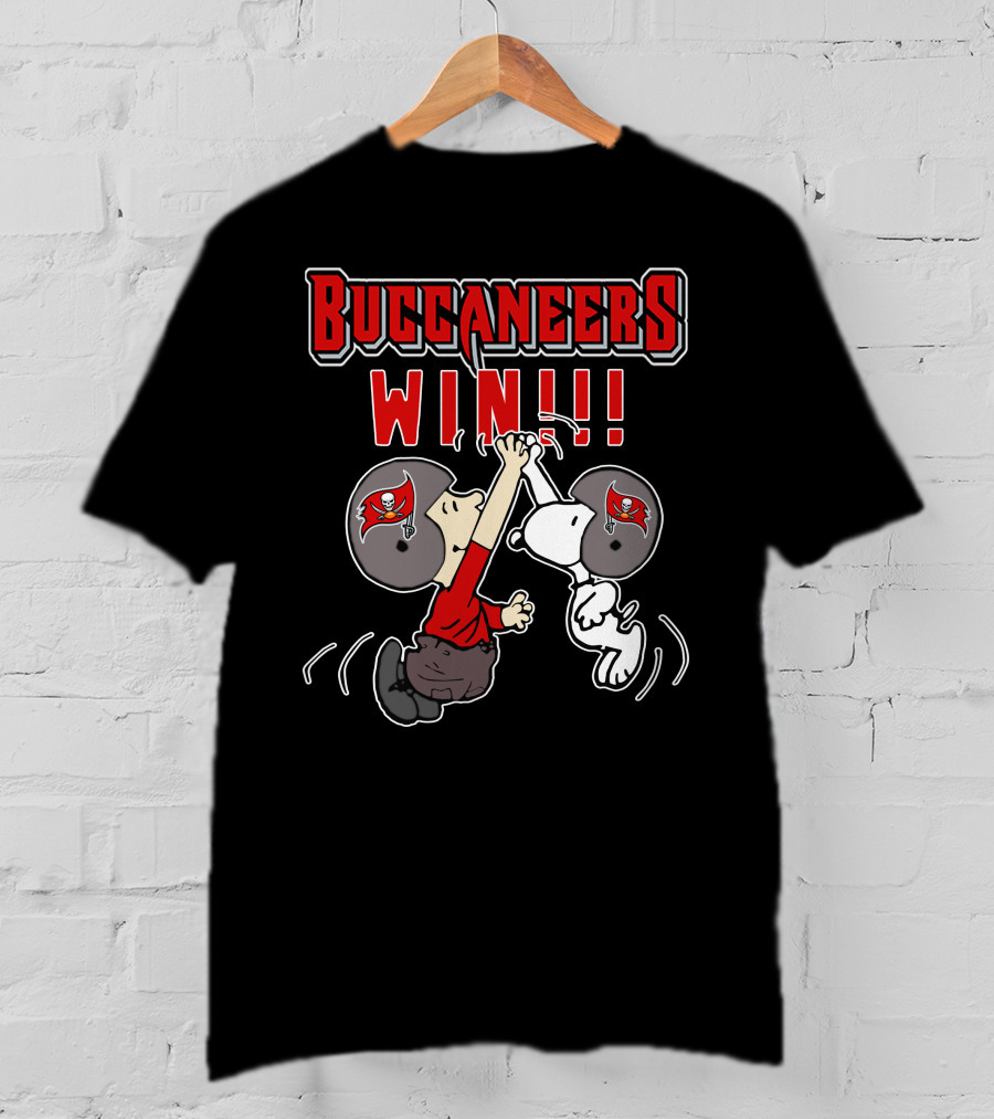 Buccaneers Win Snoopy High-Fiving Football Victory T-Shirt