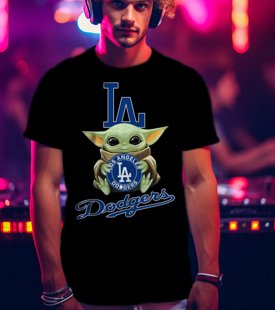 Los Angeles Dodgers Baby Yoda Holding La T-Shirt