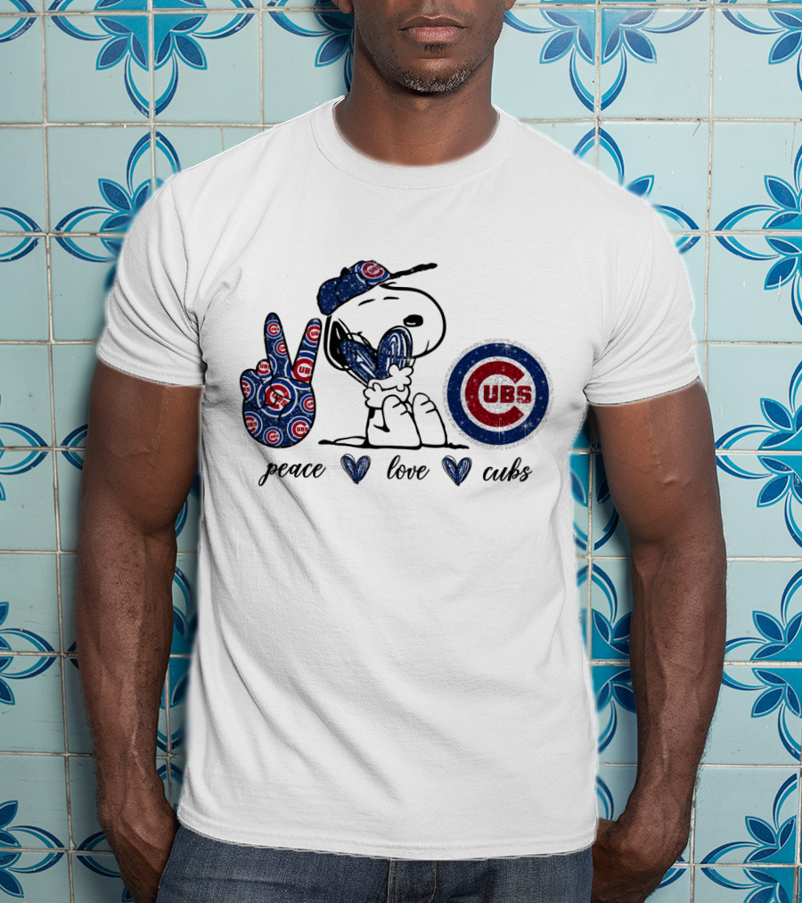 Peace Love Cubs Snoopy Chicago Cubs T-Shirt