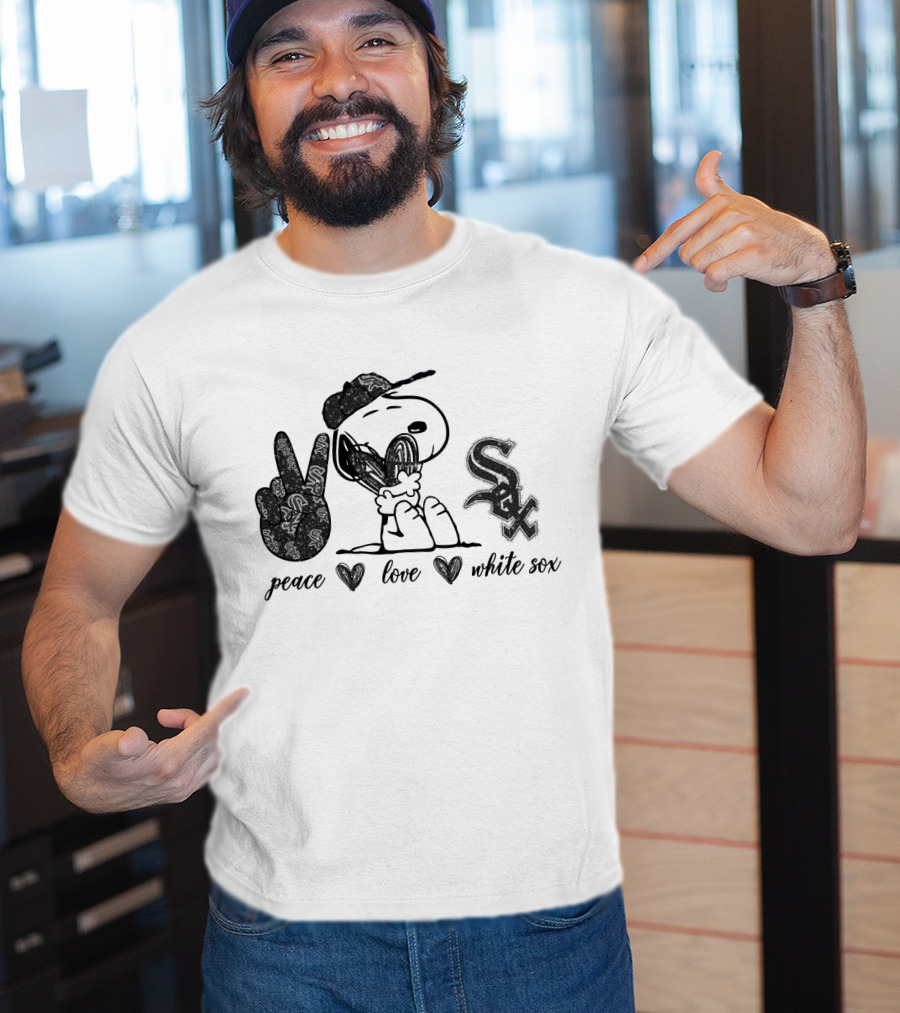 Peace Love Chicago White Sox Snoopy Baseball Fan T-Shirt