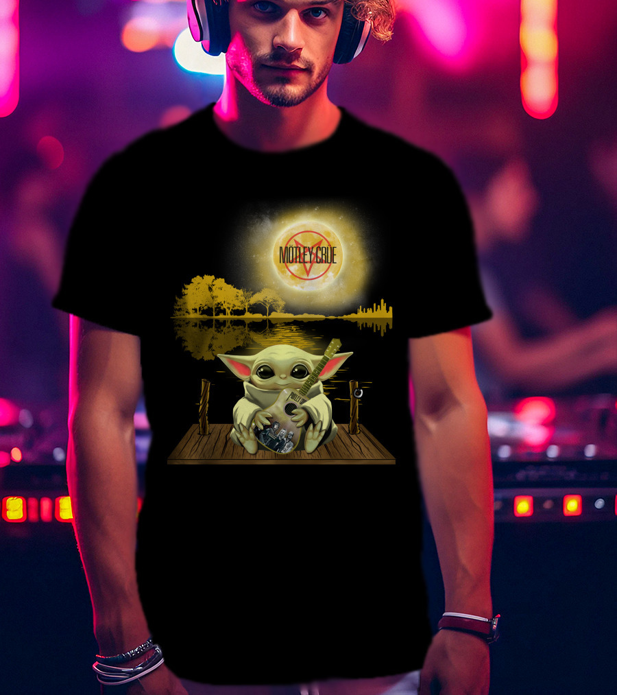 Motley Crue Baby Yoda Moonlight Reflection Rock Concert T-Shirt