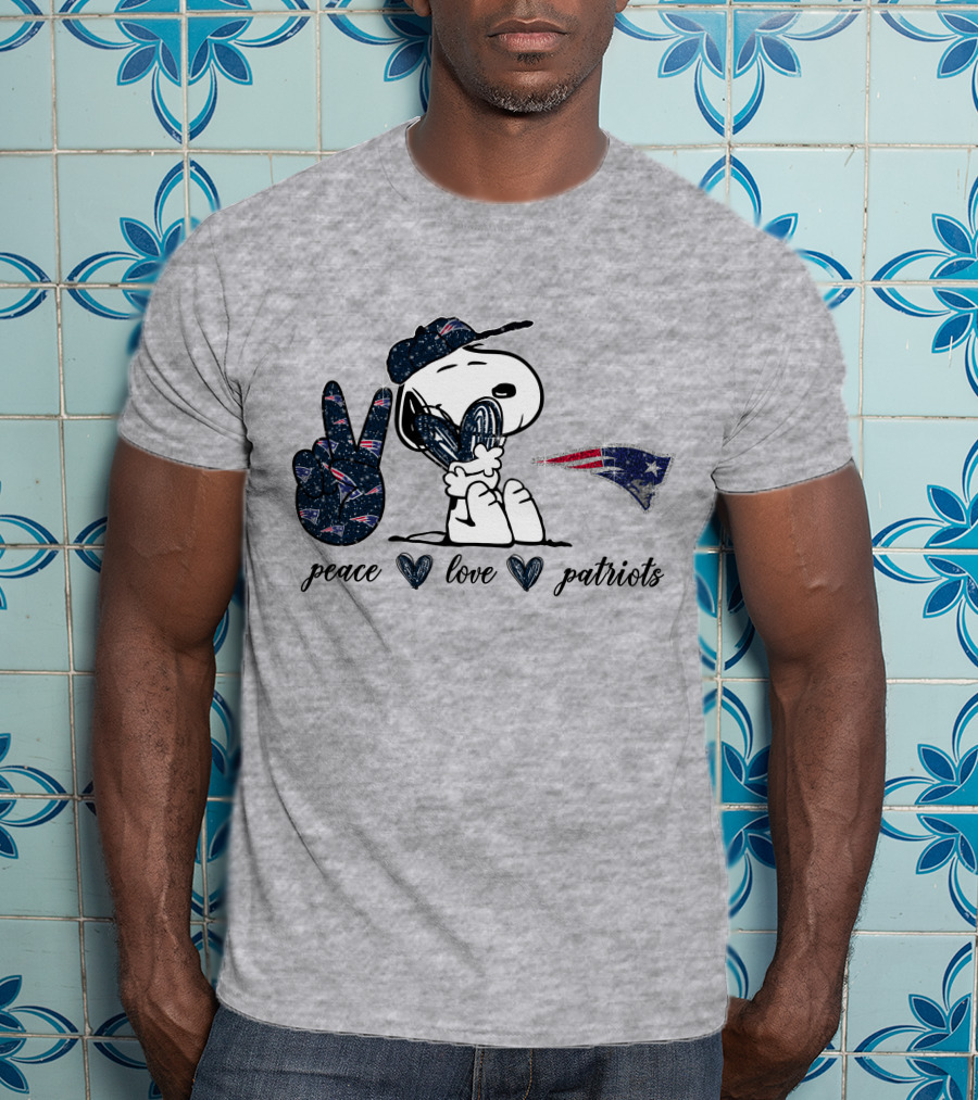 Peace Love Patriots Snoopy New England Patriots Fan T-Shirt