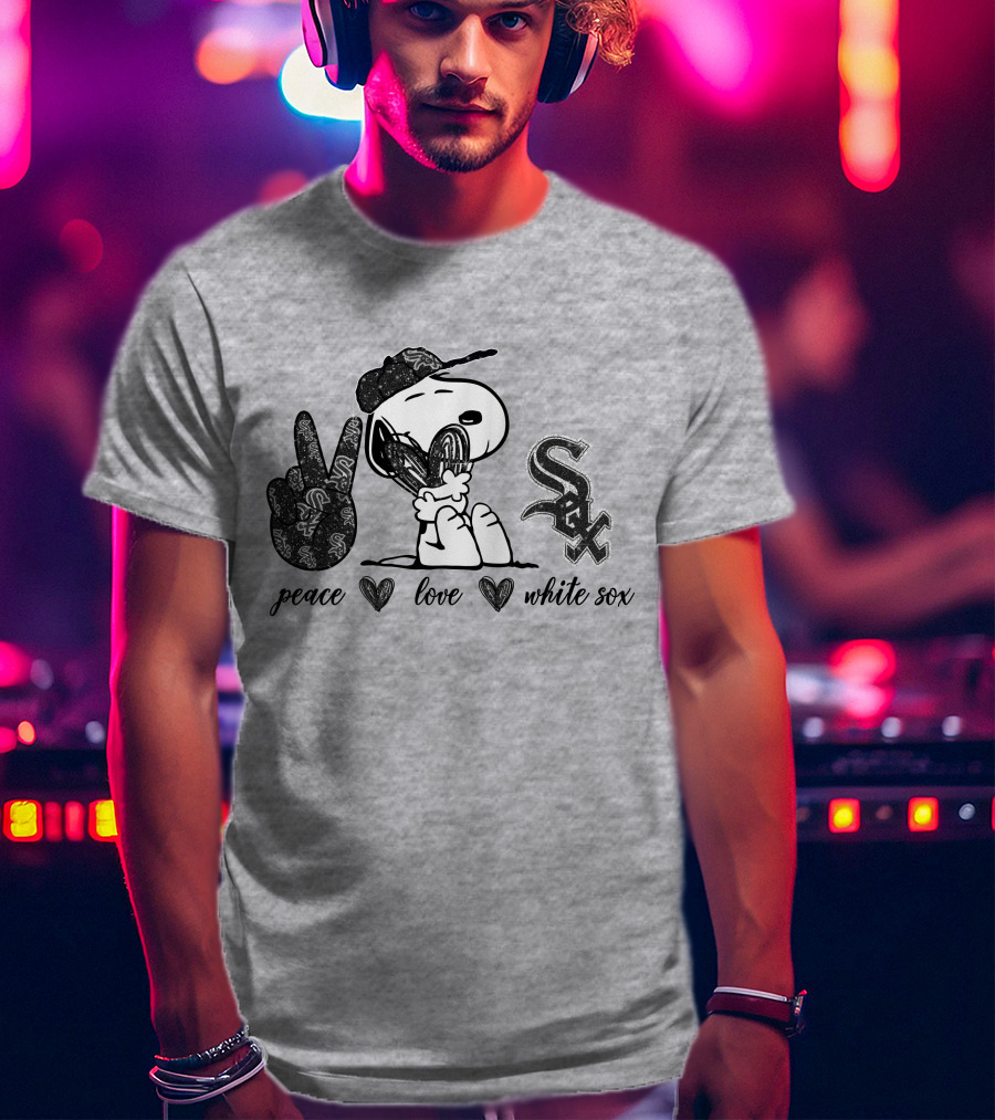 Peace Love Chicago White Sox Snoopy Baseball Fan T-Shirt