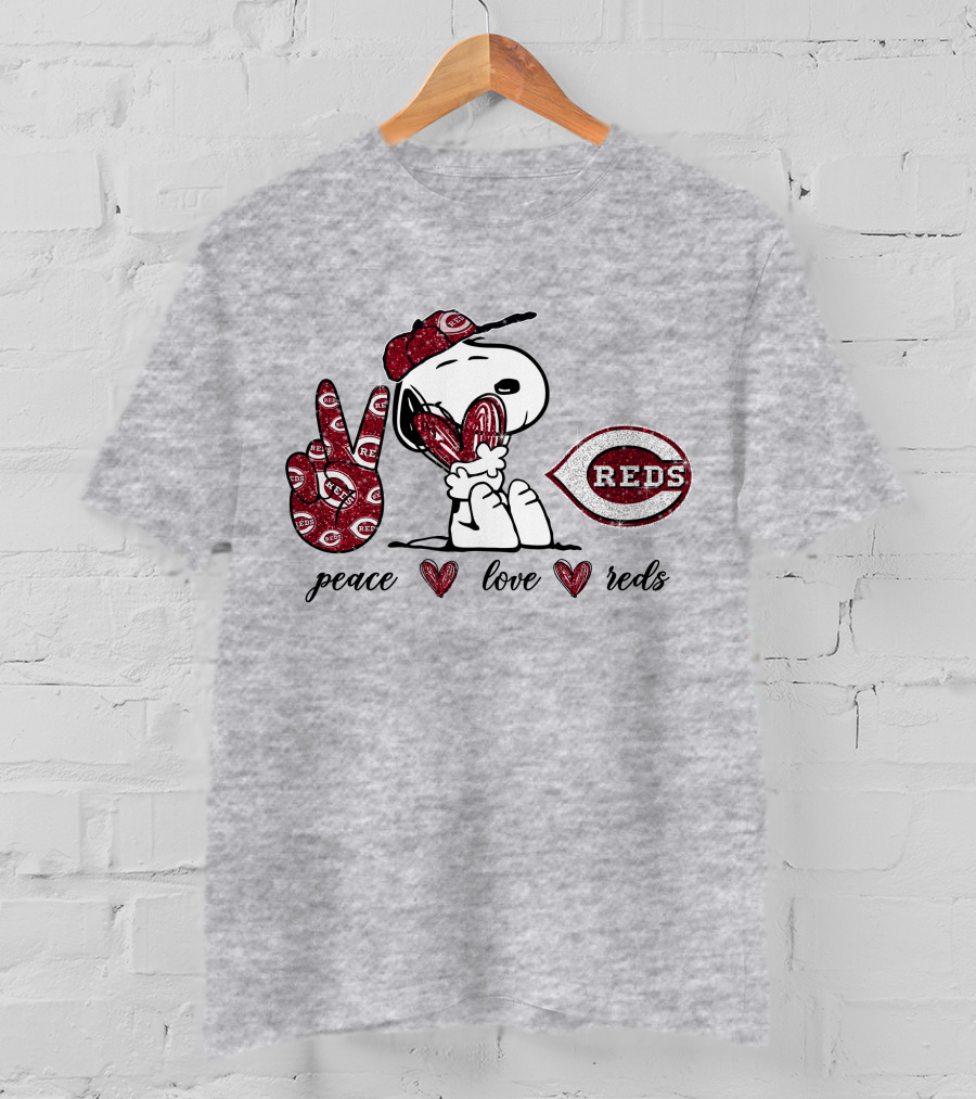 Snoopy Peace Love Cincinnati Reds MLB Fan Wear T-Shirt