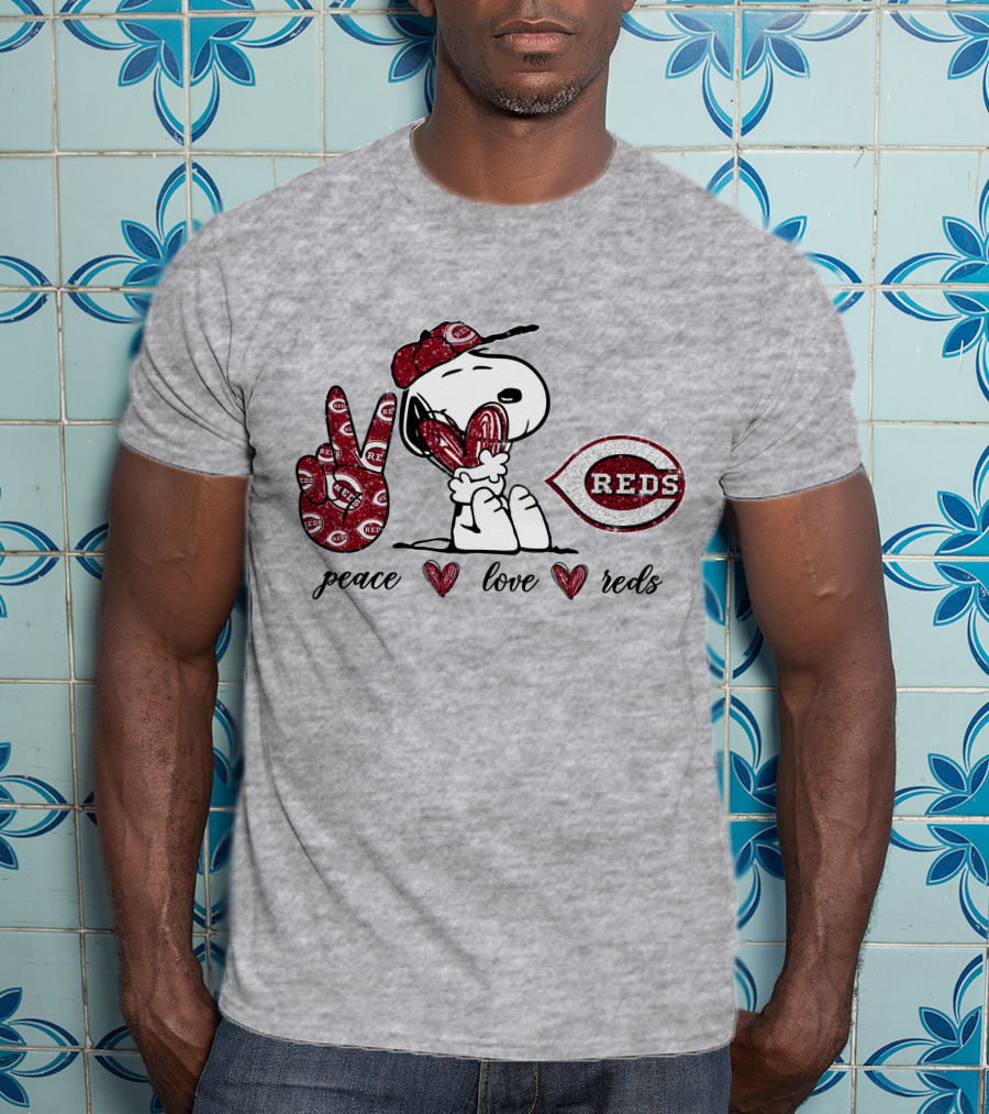 Snoopy Peace Love Cincinnati Reds MLB Fan Wear T-Shirt