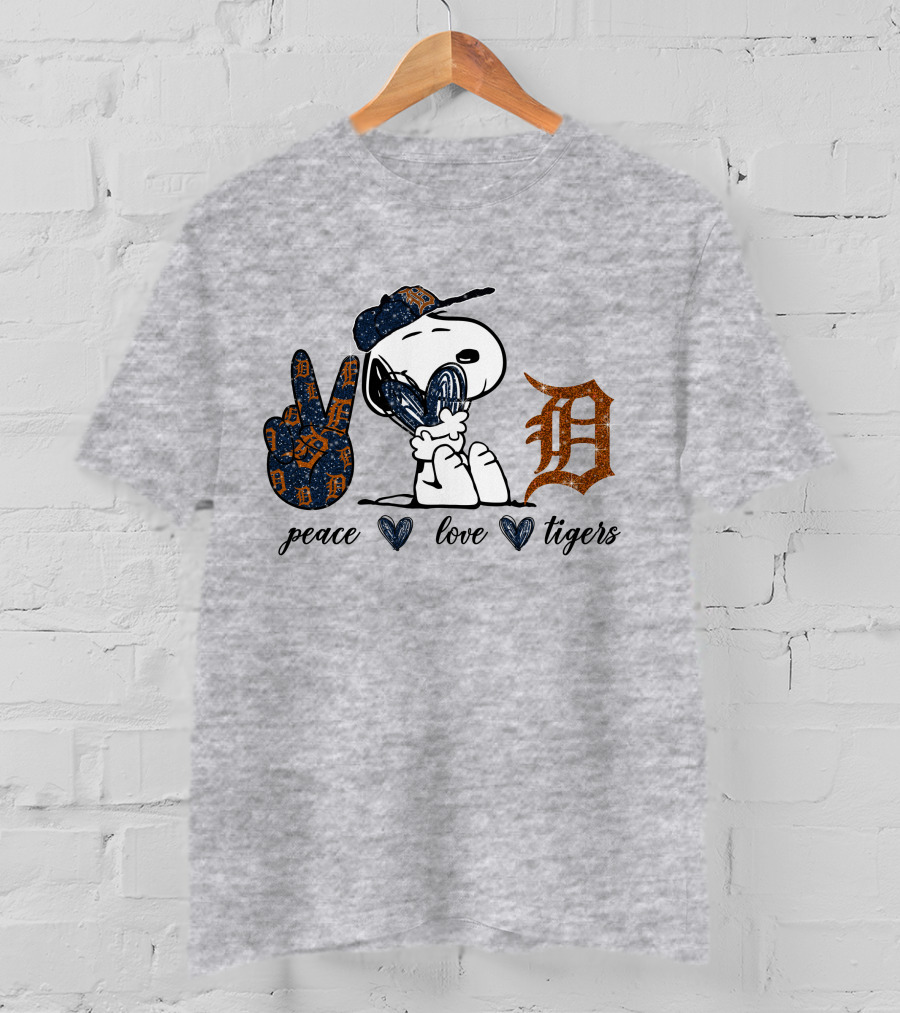 Peace Love Detroit Tigers Snoopy Baseball Fan T-Shirt