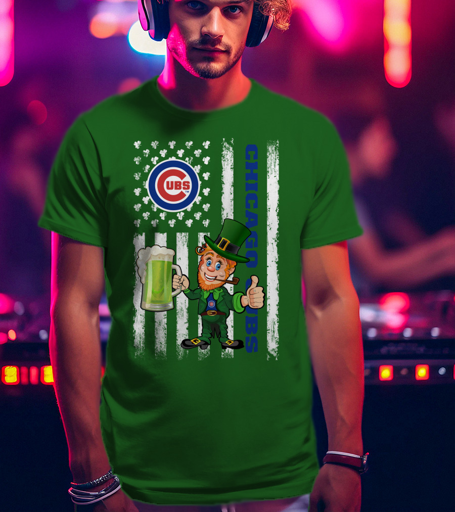 Chicago Cubs St Patrick's Day Leprechaun With Shamrocks And Flag T-Shirt