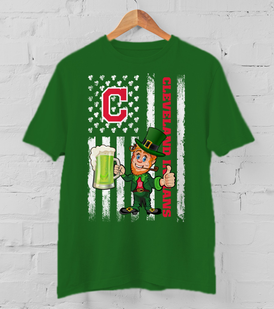 Cleveland Indians St Patrick's Day Leprechaun With Shamrock Flag And Beer Mug T-Shirt