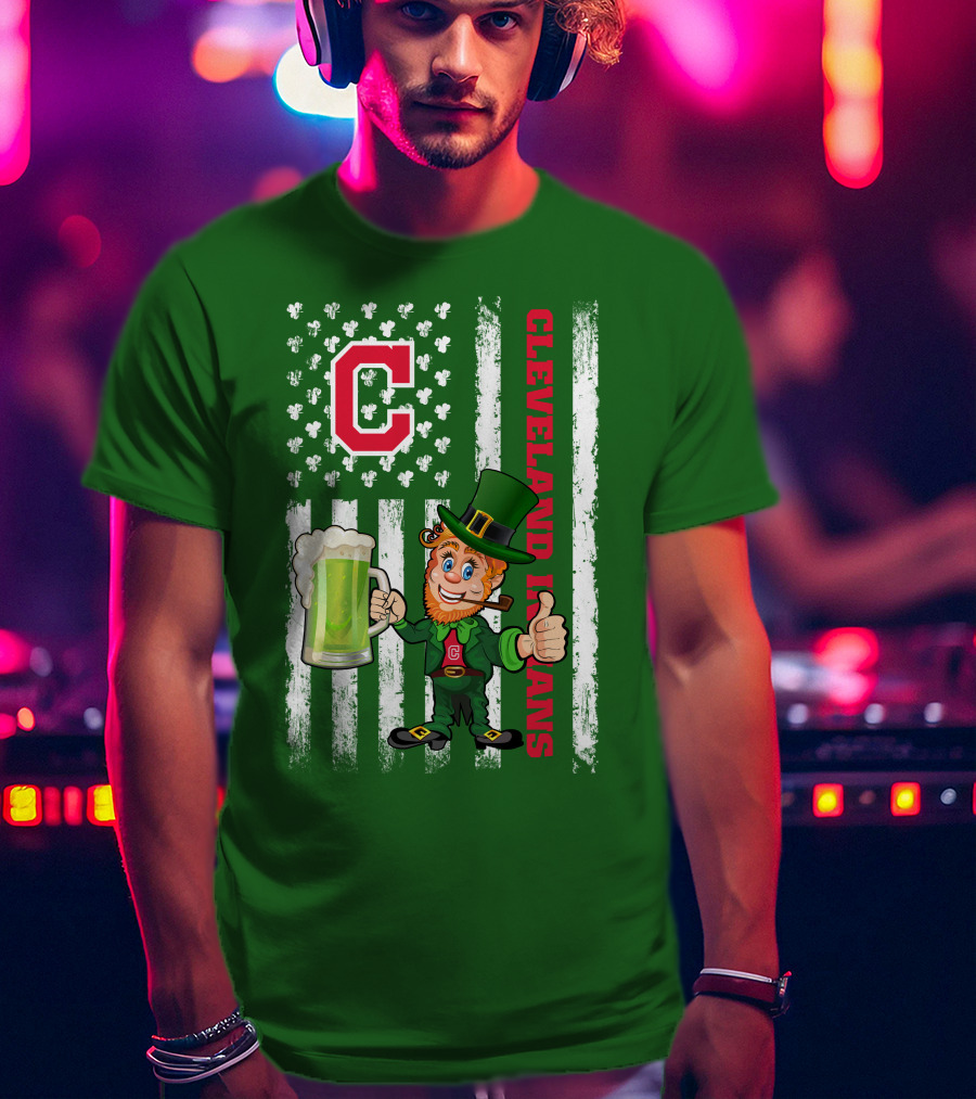 Cleveland Indians St Patrick's Day Leprechaun With Shamrock Flag And Beer Mug T-Shirt