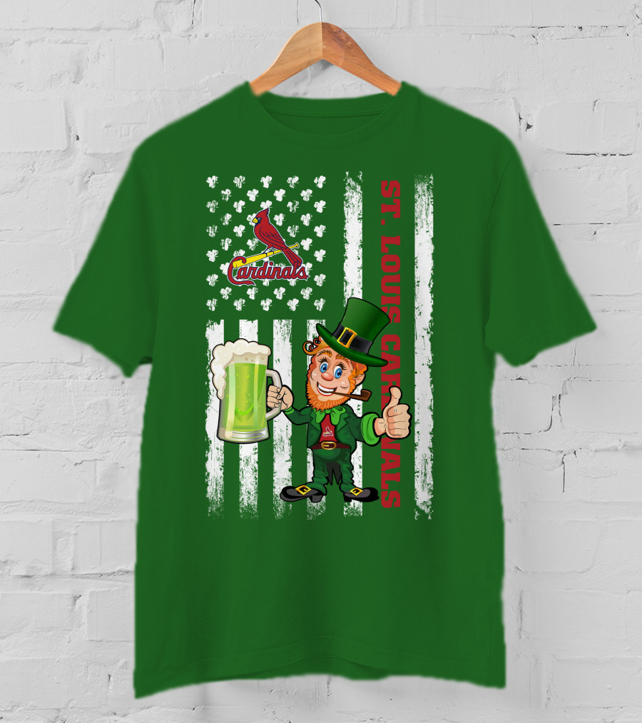 St. Louis Cardinals St Patrick's Day Leprechaun Beer Cheers With Shamrock Flag T-Shirt