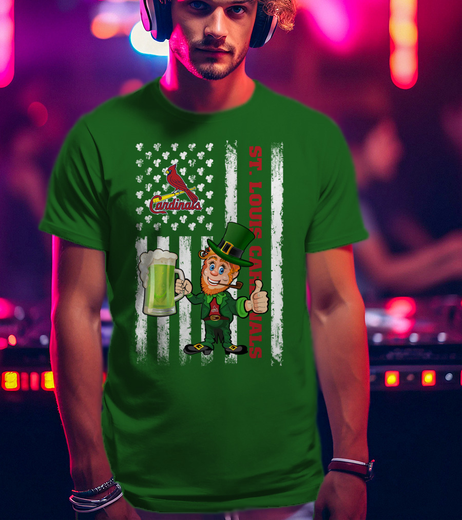 St. Louis Cardinals St Patrick's Day Leprechaun Beer Cheers With Shamrock Flag T-Shirt