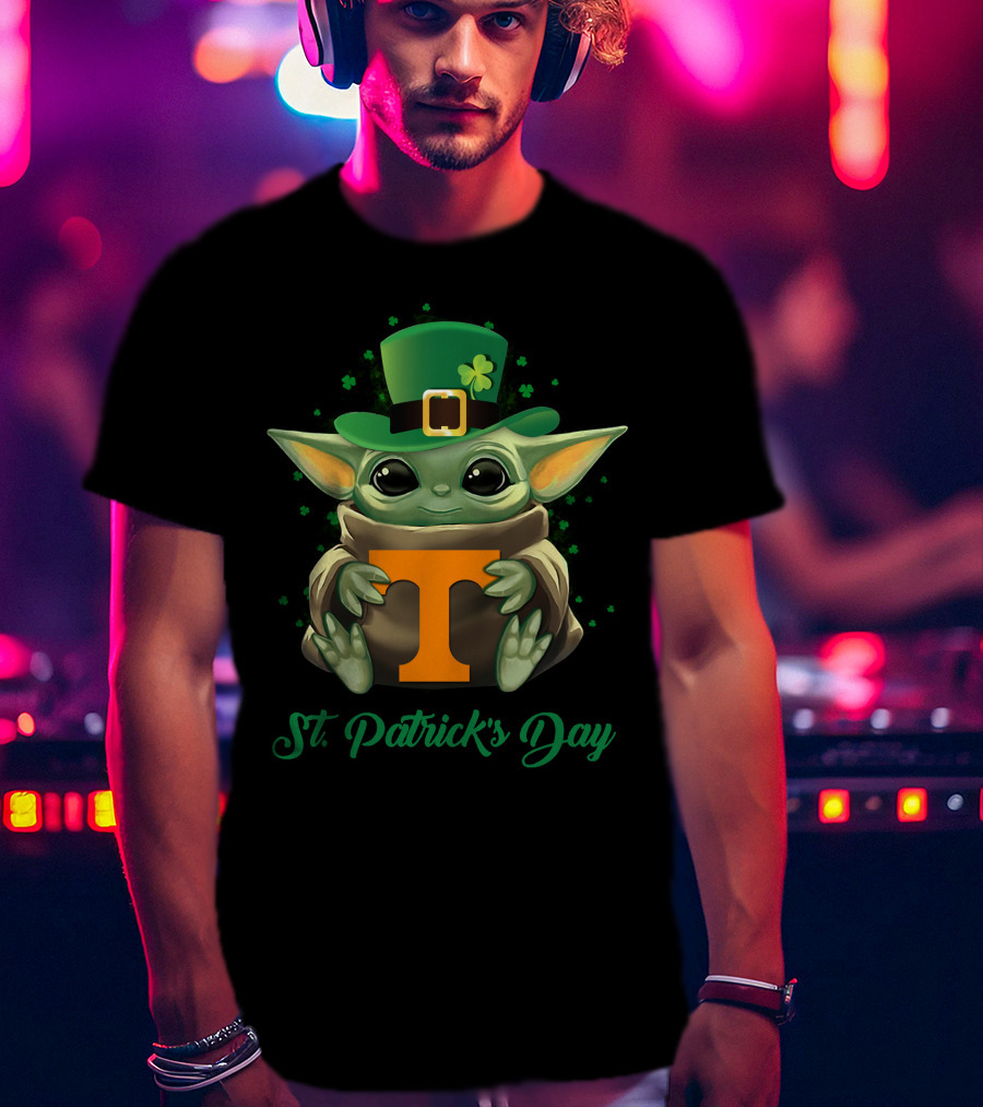 Tennessee Volunteers Baby Yoda St. Patrick's Day T-Shirt