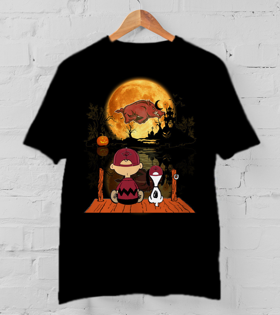 Arkansas Razorbacks Halloween Peanuts Moon Silhouette T-Shirt