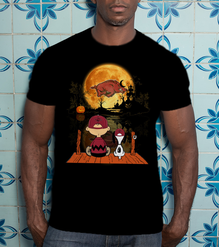 Arkansas Razorbacks Halloween Peanuts Moon Silhouette T-Shirt