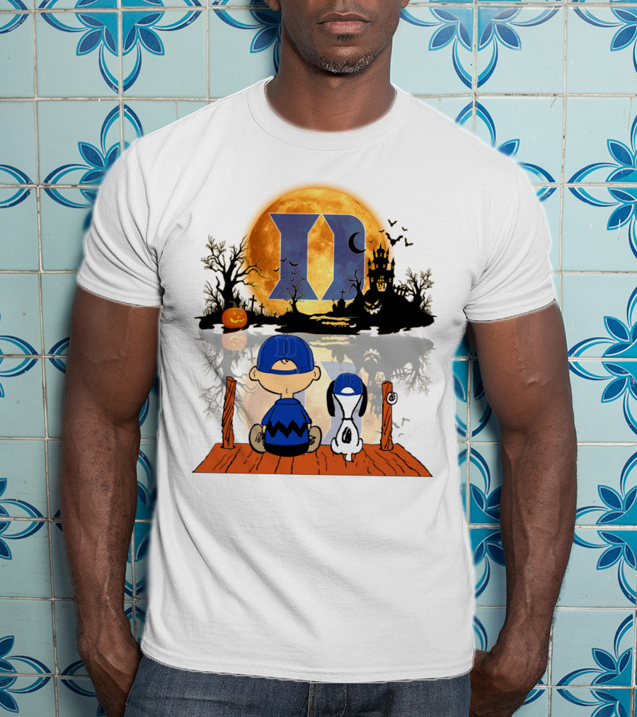 Duke Blue Devils Halloween Charlie Brown And Snoopy Moon Scene T-Shirt