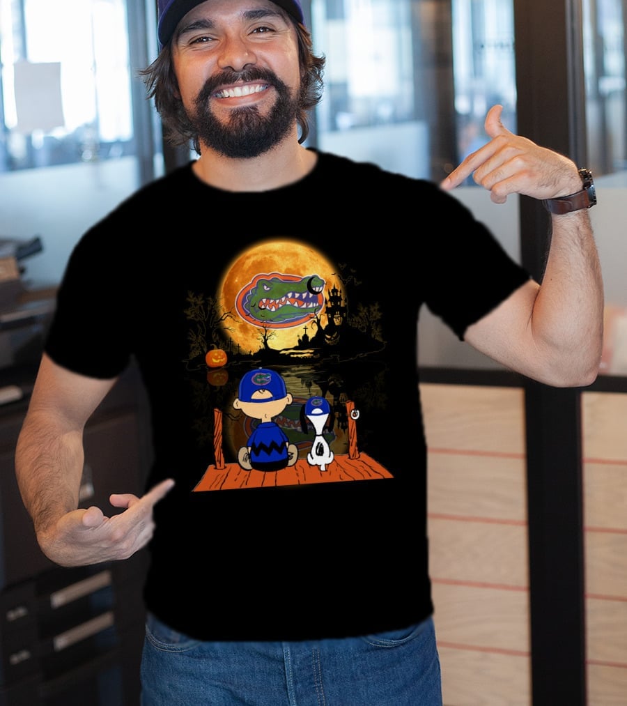 Florida Gators Halloween Moon Alligator Peanuts Charlie Brown And Snoopy T-Shirt