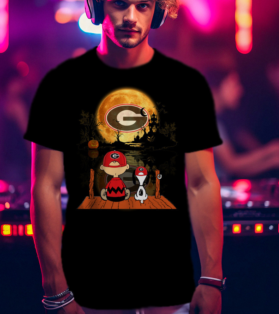 Georgia Bulldogs Halloween Moonlit Dock Scene With Peanuts Characters Charlie Brown And Snoopy Reflections T-Shirt