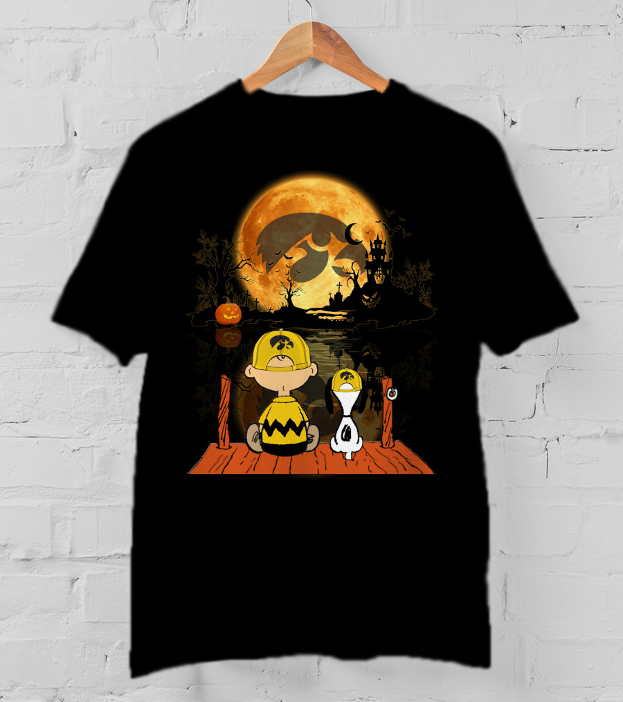Iowa Hawkeyes Halloween Full Moon Peanuts Reflection T-Shirt