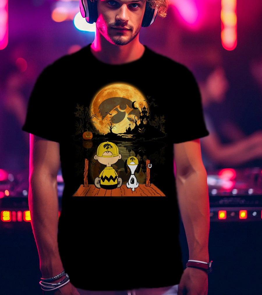 Iowa Hawkeyes Halloween Full Moon Peanuts Reflection T-Shirt