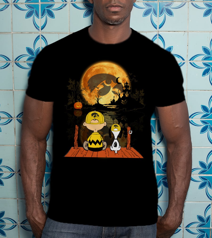 Iowa Hawkeyes Halloween Full Moon Peanuts Reflection T-Shirt