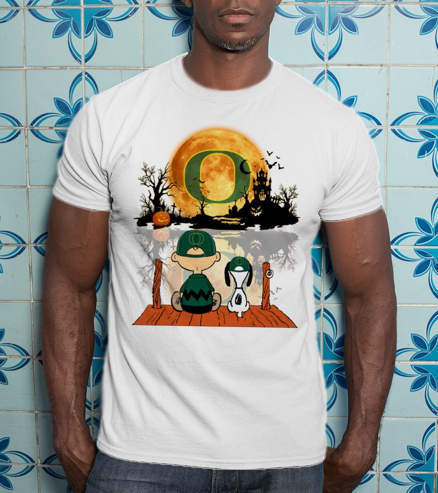 Oregon Ducks Halloween Moon Charlie And Snoopy Reflection T-Shirt