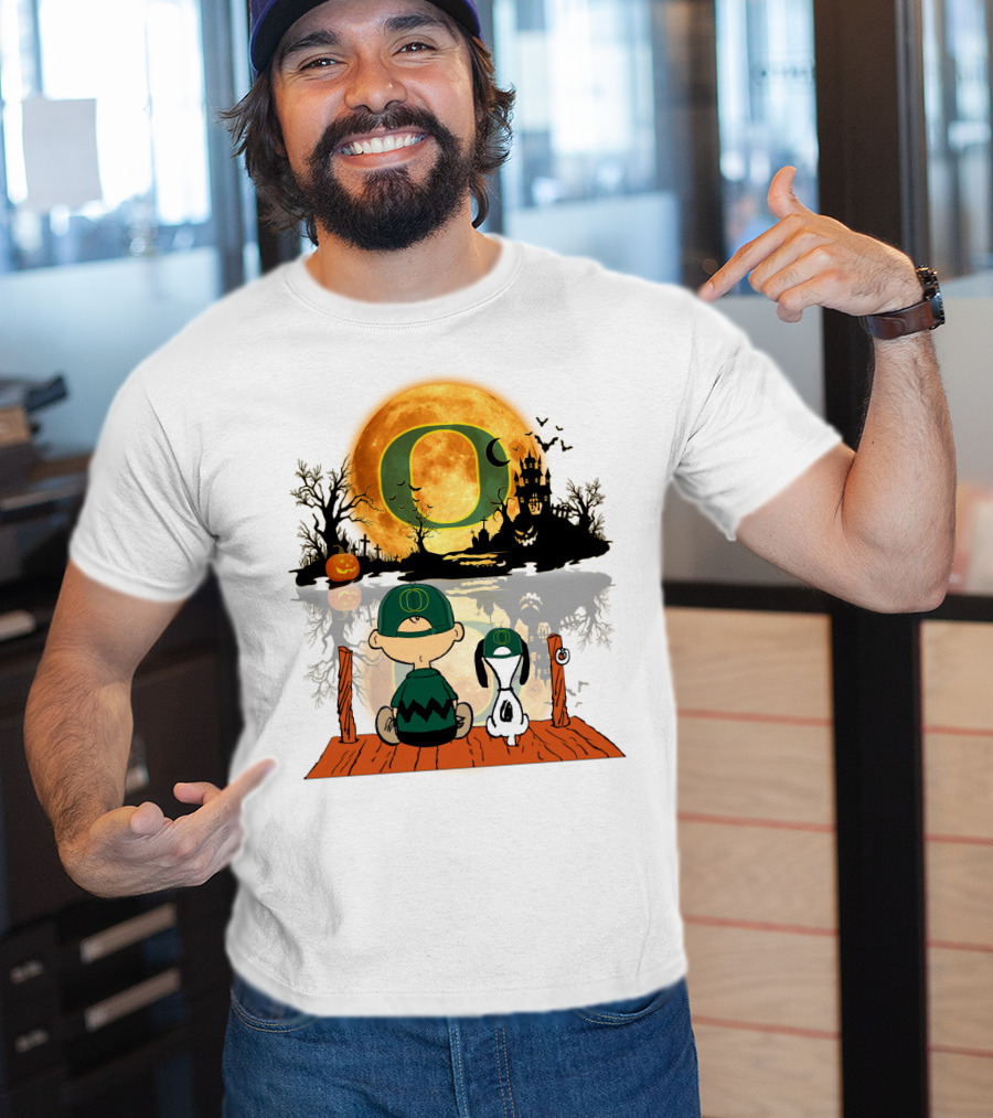 Oregon Ducks Halloween Moon Charlie And Snoopy Reflection T-Shirt