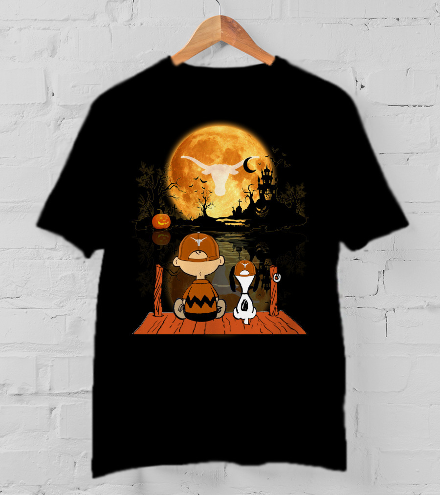 Texas Longhorns Halloween Charlie Brown Snoopy Full Moon Haunted Scene T-Shirt