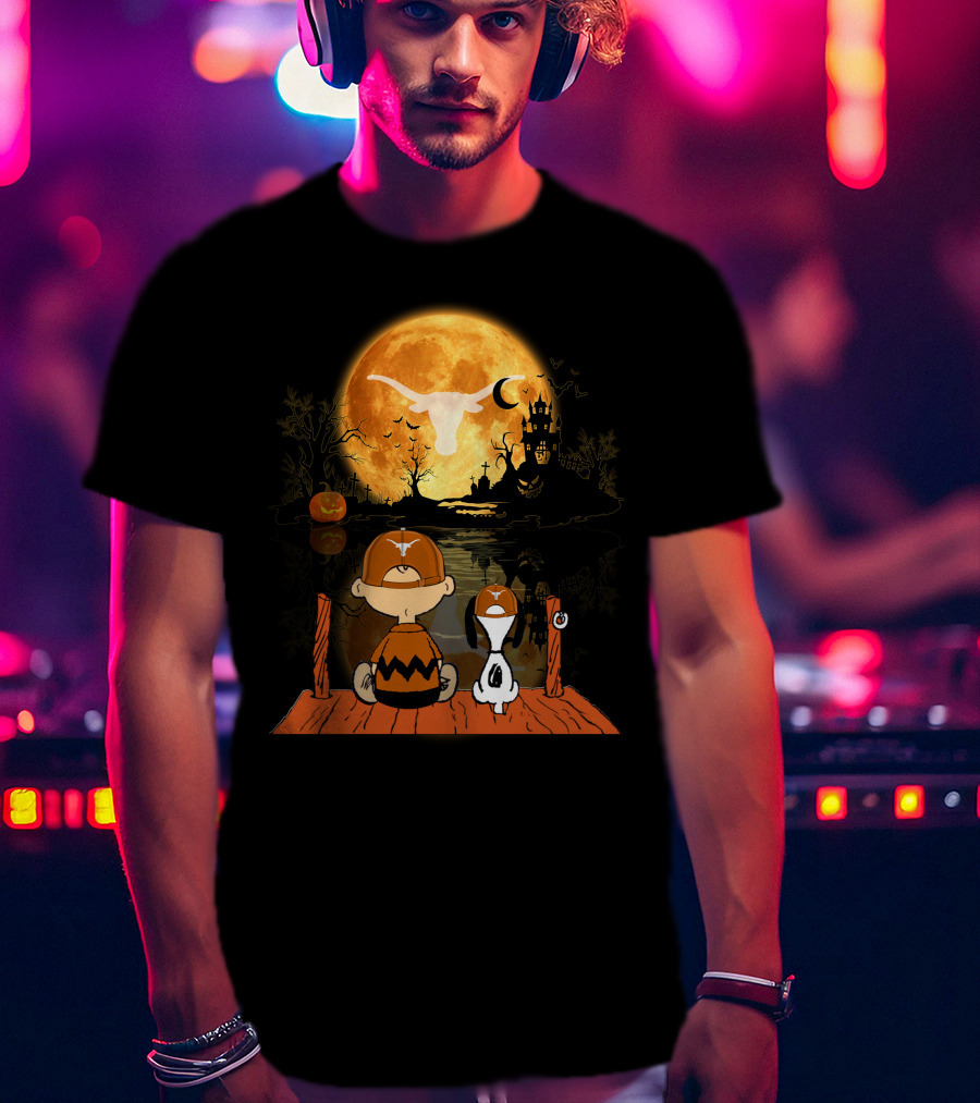 Texas Longhorns Halloween Charlie Brown Snoopy Full Moon Haunted Scene T-Shirt