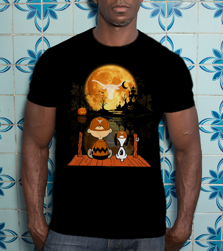 Texas Longhorns Halloween Charlie Brown Snoopy Full Moon Haunted Scene T-Shirt