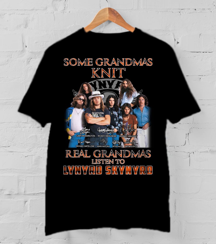 Lynyrd Skynyrd Some Grandmas Knit Real Grandmas Listen To Lynyrd Skynyrd T-Shirt