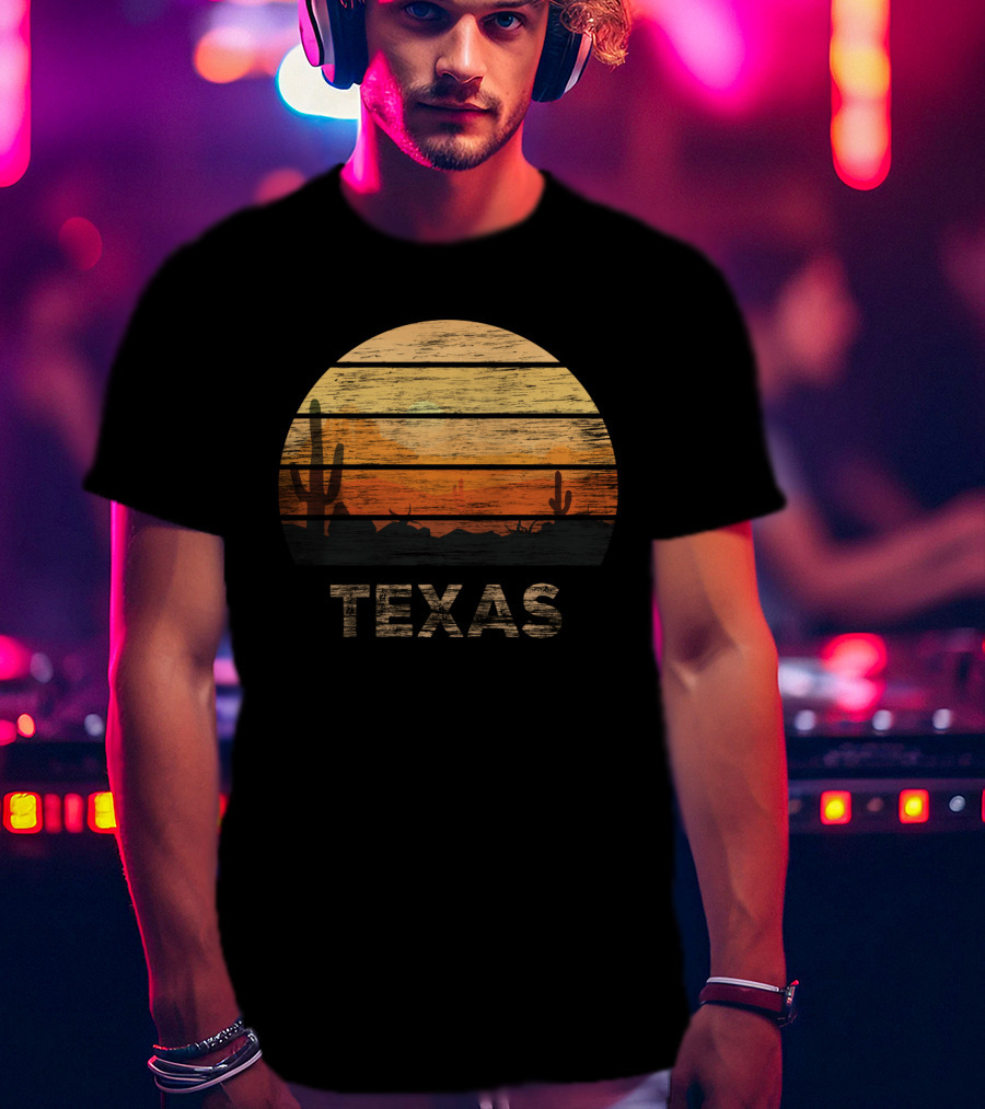 Texas 1980s Vintage Style Desert Sunset Cactus Scene T-Shirt